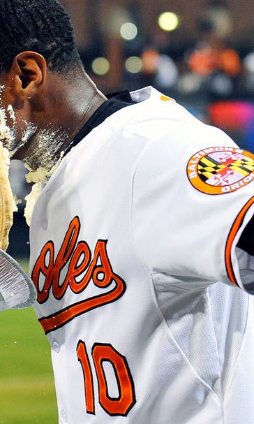 Schoop, Jones homer in 4-run 8th, Orioles sweep Yanks in 2-game set